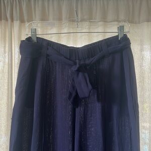 Light weight like linen without the hassle!